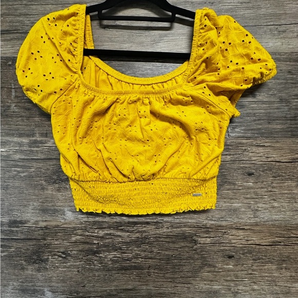 Hollister Yellow Smocked Eyelet Crop Blouse Size Medium - Picture 6 of 7
